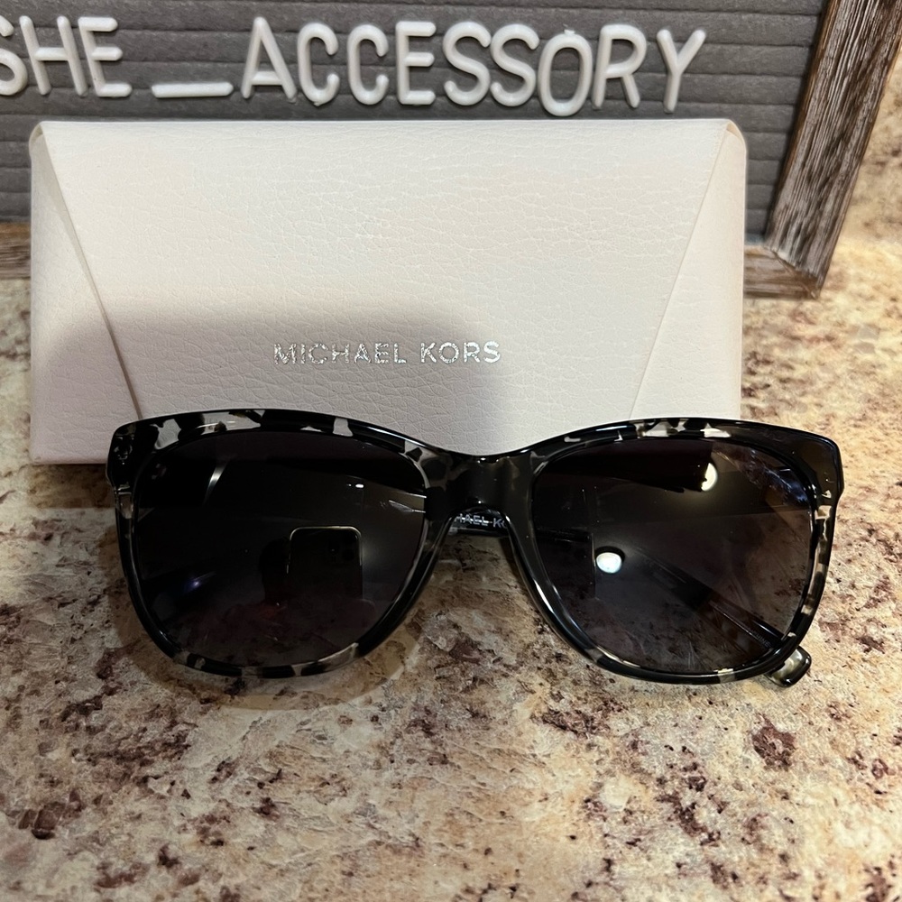 MICHAEL KORS Black & White Rania Square Sunglasses Brand NWOT